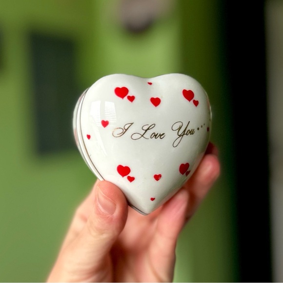 VTG Mini Porcelain Heart Shaped Trinket I Love You Dainty Chic Collectible Box - Picture 2 of 10
